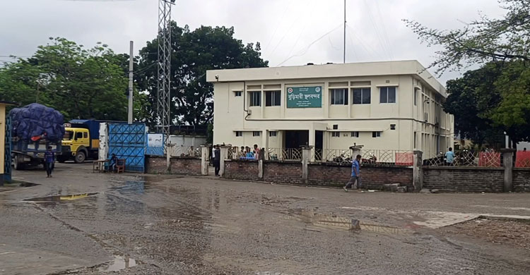 বুড়িমারী স্থলবন্দরে ৯ দিন আমদানি-রপ্তানি বন্ধ