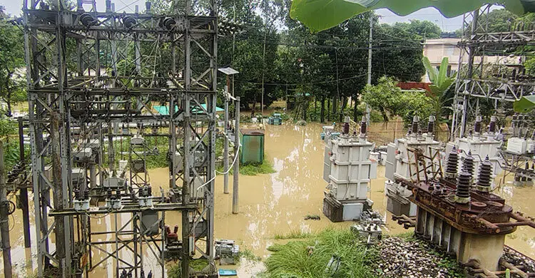 বান্দরবানে সাবস্টেশনে ঢুকছে বন্যার পানি, বন্ধ হতে পারে বিদ্যুৎ সরবরাহ