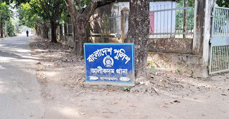 বান্দরবানে মোটরসাইকেল খাদে পড়ে প্রাণ গেলো পর্যটকের