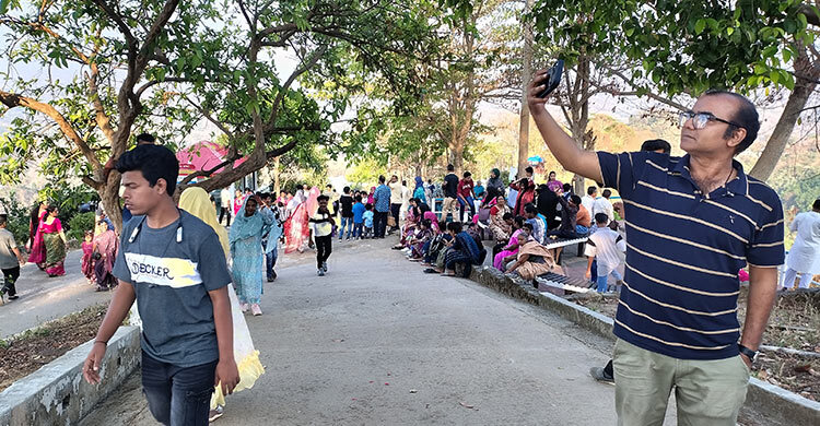 পর্যটকে মুখর বান্দরবান