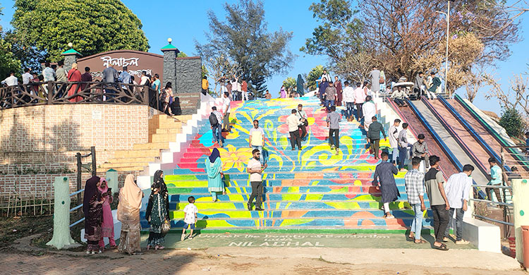 পর্যটকে মুখর বান্দরবান