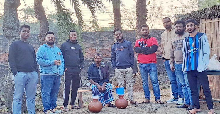 সাত বন্ধুর ব্যতিক্রমী উদ্যোগ &lsquo;রস বাগিচা&rsquo;