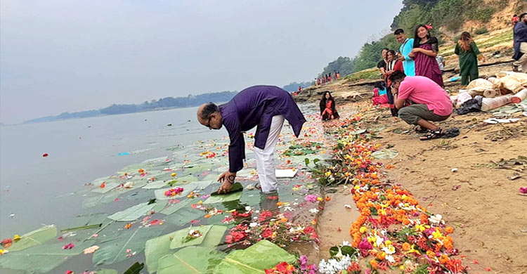 পাহাড়ে লেগেছে বৈসাবীর রঙ