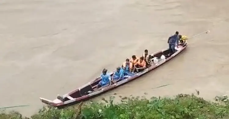নাফাখুমে আটকা পড়া ৭০ পর্যটক নিরাপদে ফিরেছেন, পথে আরও ১৮ জন