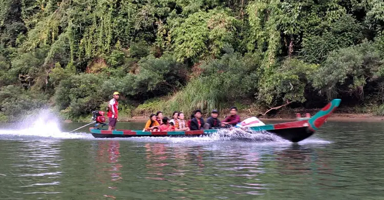 থানচিতে নৌকাডুবে পর্যটক নিখোঁজ