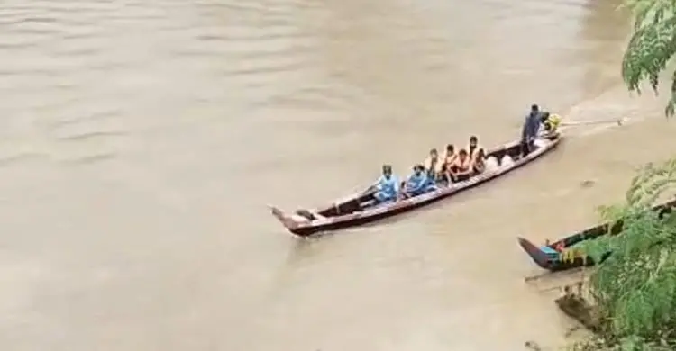 নাফাখুমে আটকা পড়া ৭০ পর্যটক নিরাপদে ফিরেছেন, পথে আরও ১৮ জন