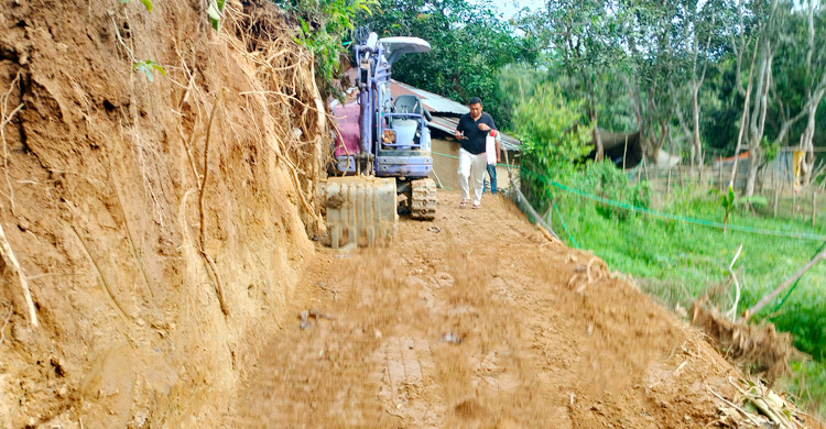 পাহাড় কেটে ভরাট হচ্ছে বিদ্যুৎ উপকেন্দ্রের জমি
