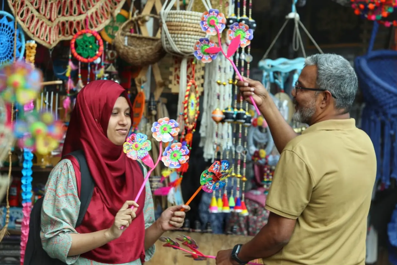 নববর্ষের রঙে মুখর দোয়েল চত্বর