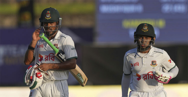 Colombo Test: Bangladesh lose quick wickets before rain comes in