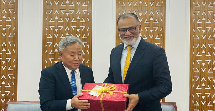 বাণিজ্য উপদেষ্টার সঙ্গে দক্ষিণ কোরিয়ার রাষ্ট্রদূতের বিদায়ী বৈঠক