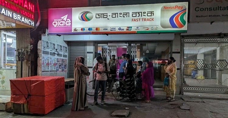 চাহিদামতো টাকা মিলছে না এটিএমে, ভোগান্তিতে গ্রাহক 
