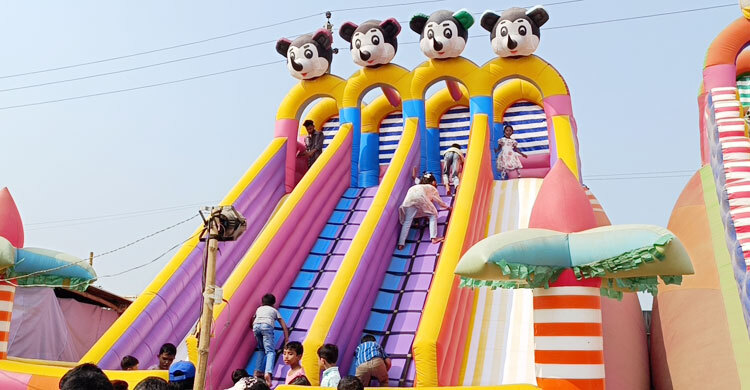 বাণিজ্যমেলায় মিনিপার্কে মেতেছেন শিশু-দর্শনার্থীরা