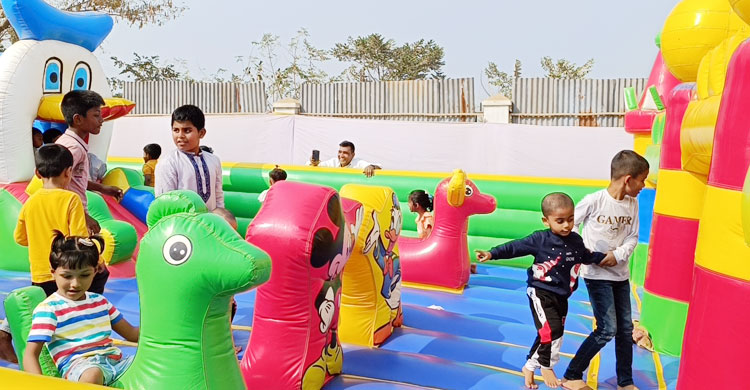 বাণিজ্যমেলায় মিনিপার্কে মেতেছেন শিশু-দর্শনার্থীরা