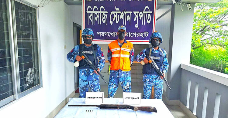 মোংলায় অস্ত্র-গুলি ও বিদেশি জাহাজের চোরাই মাল জব্দ