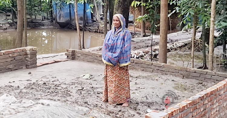 ‘বাবা উঠো, মজা আইন্না দাও’ কবরের কাছে গিয়ে বলে ছোট্ট সাজিদুল