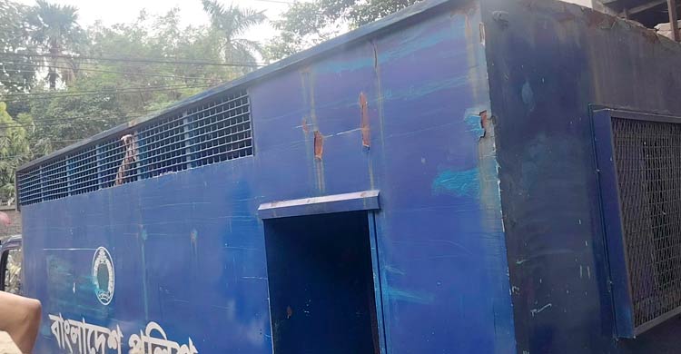 নাতিকে দেখে প্রিজন ভ্যান থেকেই হাত নাড়েন আবুল বারকাত