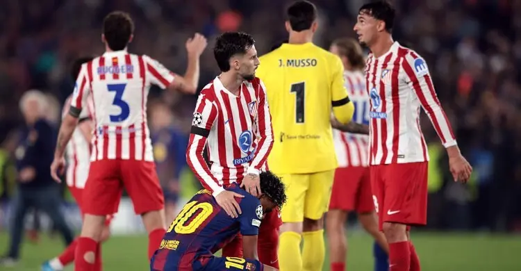 অ্যাটলেটিকোর মাঠে বার্সার বাঁচামরার লড়াই