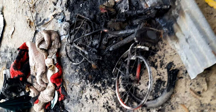 বগুড়ায় শিক্ষকের বাড়িতে ভাঙচুর-লুটপাট