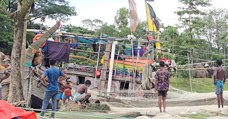 নিষেধাজ্ঞার শুরুতেই প্রণোদনার চাল চাইলেন বরগুনার জেলেরা
