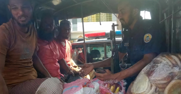 কাপড়ের রং মিশিয়ে বিস্কুট তৈরি, বেকারি মালিকসহ ৩ জন কারাগারে