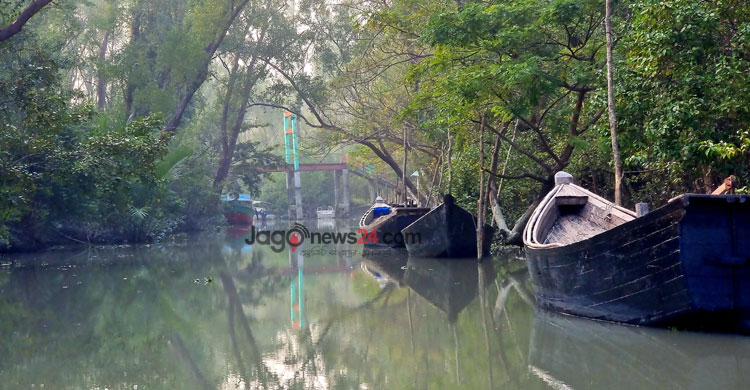সংস্কারের অভাবে পর্যটক হারাচ্ছে হরিণঘাটা
