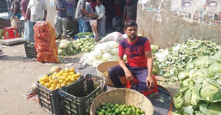 বরিশালে বৃষ্টিতে বেড়েছে সবজির দাম