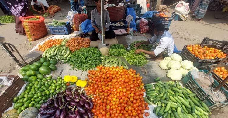 বরিশালে সবজির পাইকারি-খুচরা দামে দ্বিগুণ ফারাক