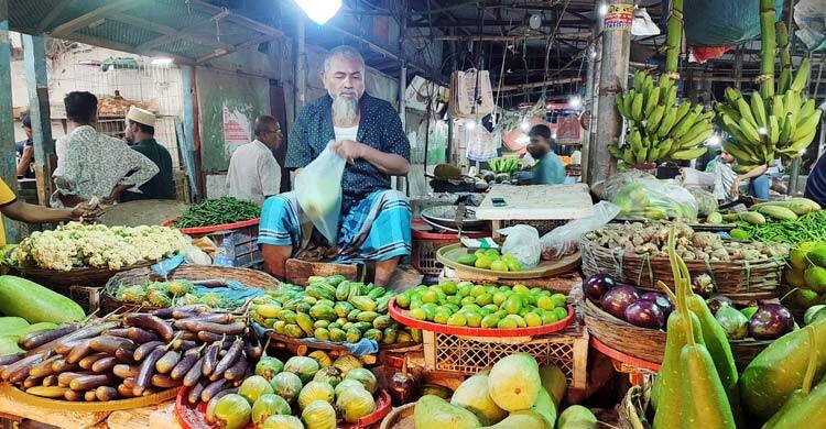 বরিশালে সবজির বাজারে স্বস্তি