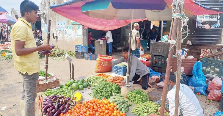 বরিশালে বৃষ্টিতে বেড়েছে সবজির দাম