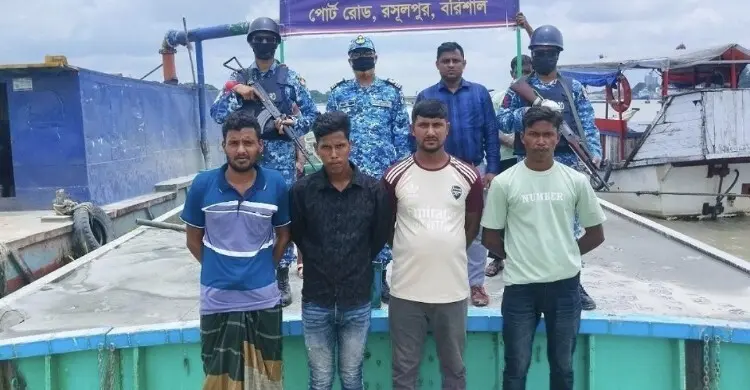 কীর্তনখোলায় বালু উত্তোলনের দায়ে আটক ৪