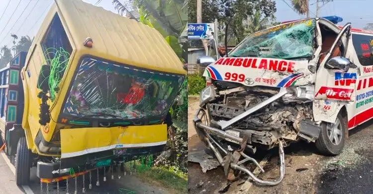 বরিশালে দুর্ঘটনার কবলে মরদেহবাহী অ্যাম্বুলেন্স, আহত ৬