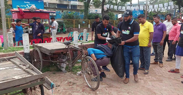 বরিশালে সিঙ্গেল ইউজ প্লাস্টিক বর্জ্য সংগ্রহে ক্যাম্পেইন