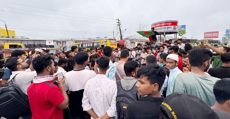 হাসপাতালের অব্যবস্থাপনা দূর করাসহ বিভিন্ন দাবিতে ‘বরিশাল ব্লকেড’