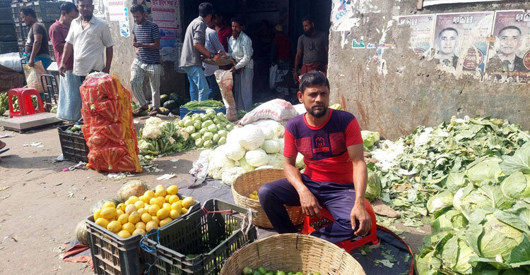 ৫০০ টাকায় বিক্রি হচ্ছে কাঁচামরিচ, বেড়েছে মাছ-সবজির দাম