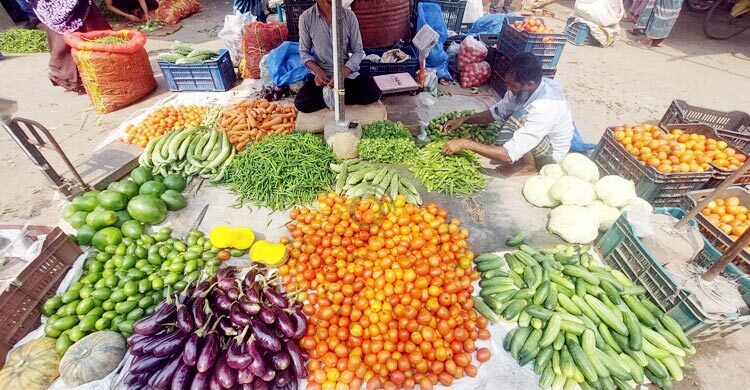 বরিশালে সবজির দাম কমলেও ঝাঁঝ বেড়েছে কাঁচামরিচের