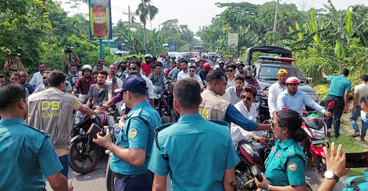 বরিশালে জিএম কাদেরের মোটরসাইকেল বহর ফিরিয়ে দিল পুলিশ