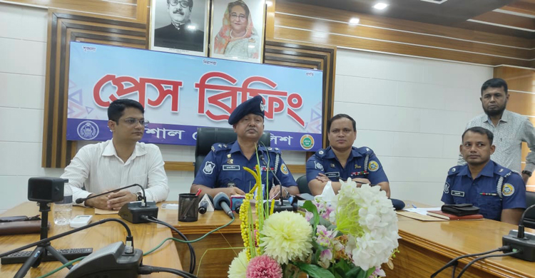 বরিশালে দেশীয় অস্ত্রসহ ৪ ডাকাত গ্রেফতার