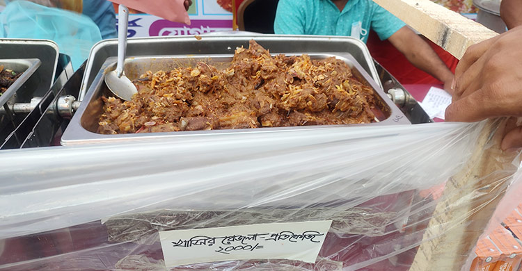 বরিশালের ইফতারে মিলছে ৫ টাকার চপ থেকে ২০০০ টাকার খাসির রেজালা 