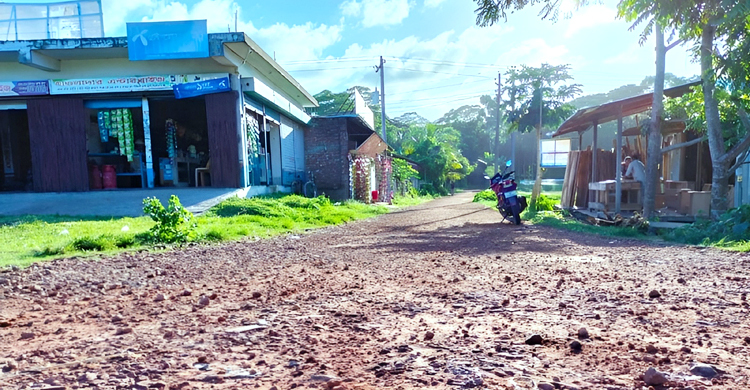 ২০ মাসের কাজ শেষ হয়নি ৪ বছরেও, দুর্ভোগ চরমে