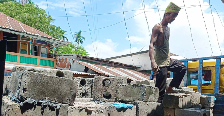 সেই ব্লক ফেরত পাঠালেন পাউবো কর্মকর্তা