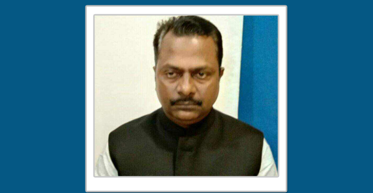 সাদিক আব্দুল্লাহর ছবি নামানোয় ব্যবসায়ীর গলায় জুতার মালা!