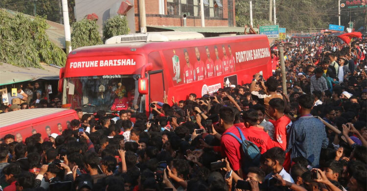 আয়োজকদের অব্যবস্থাপনায় বিপিএলের ট্রফি উন্মোচন অনুষ্ঠান পণ্ড