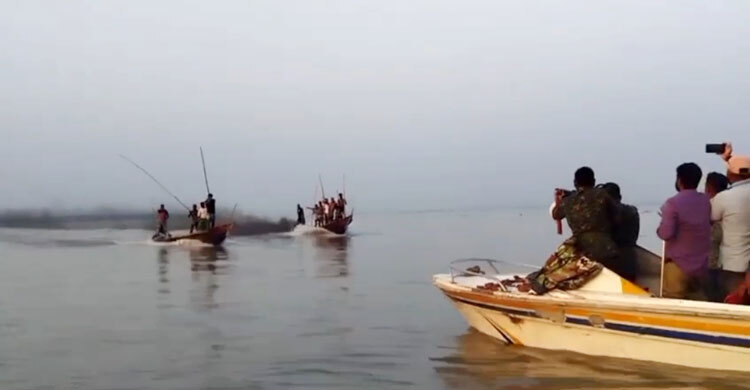 বরিশালে মৎস্য অধিদপ্তরের অভিযানকারী দলের ওপর হামলা, আহত ১৫