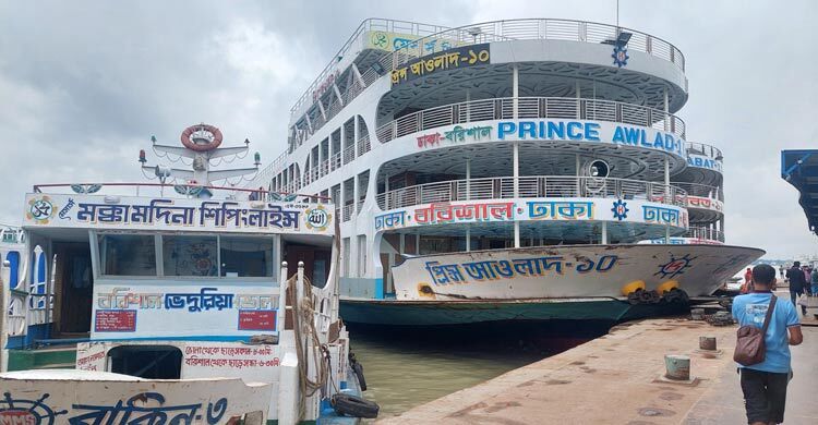ঘন কুয়াশায় ঢাকা-বরিশাল নৌরুটের লঞ্চ চলাচল বন্ধ