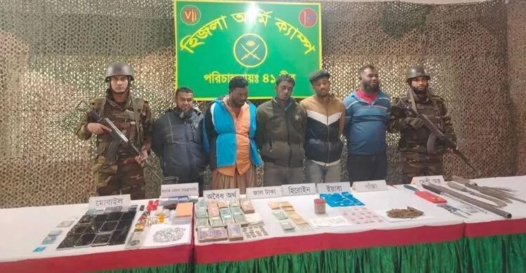 বরিশালের সেনা অভিযানে অস্ত্র, টাকা-মাদকসহ আটক ৫