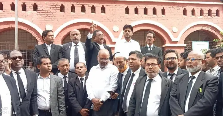 একের পর এক আওয়ামী লীগ নেতার জামিন, আইনজীবীদের আদালত বর্জন