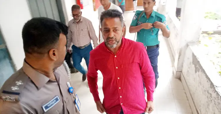 ব্যবসায়ীর অণ্ডকোষ চেপে ধরে চেক লিখে নেওয়ার ঘটনায় গ্রেফতার ১