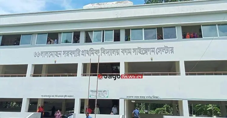দুর্যোগ এলেই বাড়ে দুর্ভোগ, আশ্রয়কেন্দ্র-স্বেচ্ছাসেবকের সংকট উপকূলে