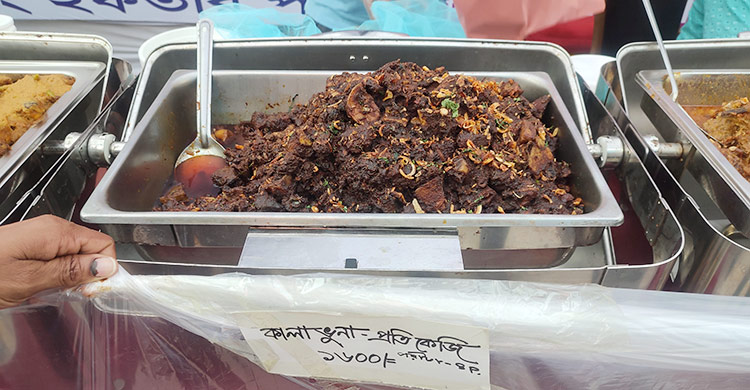 বরিশালের ইফতারে মিলছে ৫ টাকার চপ থেকে ২০০০ টাকার খাসির রেজালা 