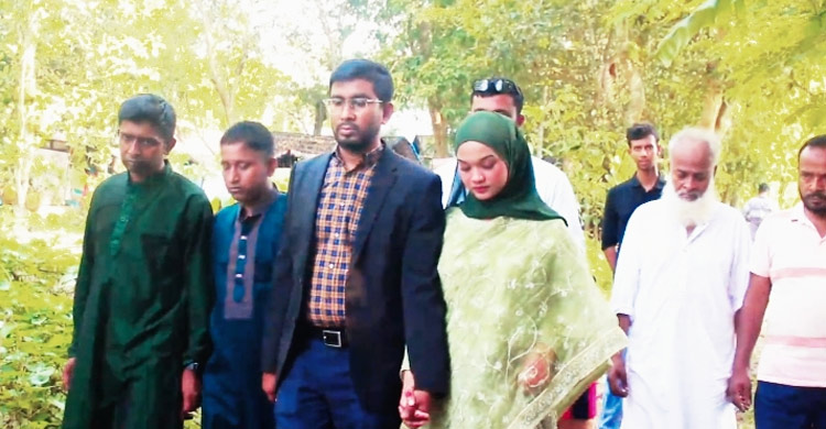 বাংলাদেশি স্বামীর সঙ্গে প্রথমবার শ্বশুরবাড়িতে মালয়েশিয়ান তরুণী